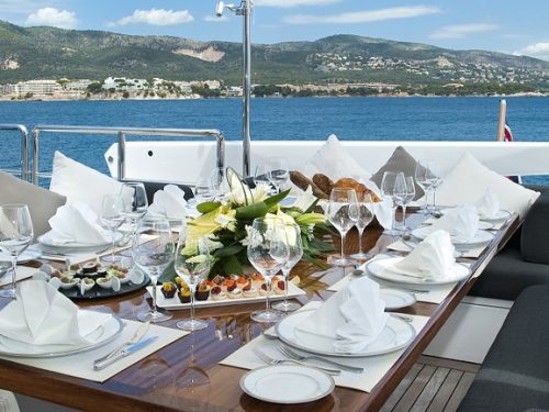 Luxury Yacht Tableware: an Elegance that Follows You Onboard